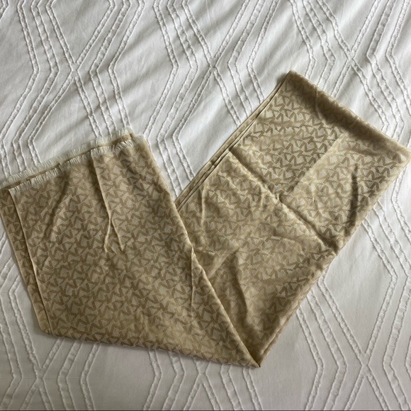 Cream Michael Kors scarf EUC - Picture 3 of 3
